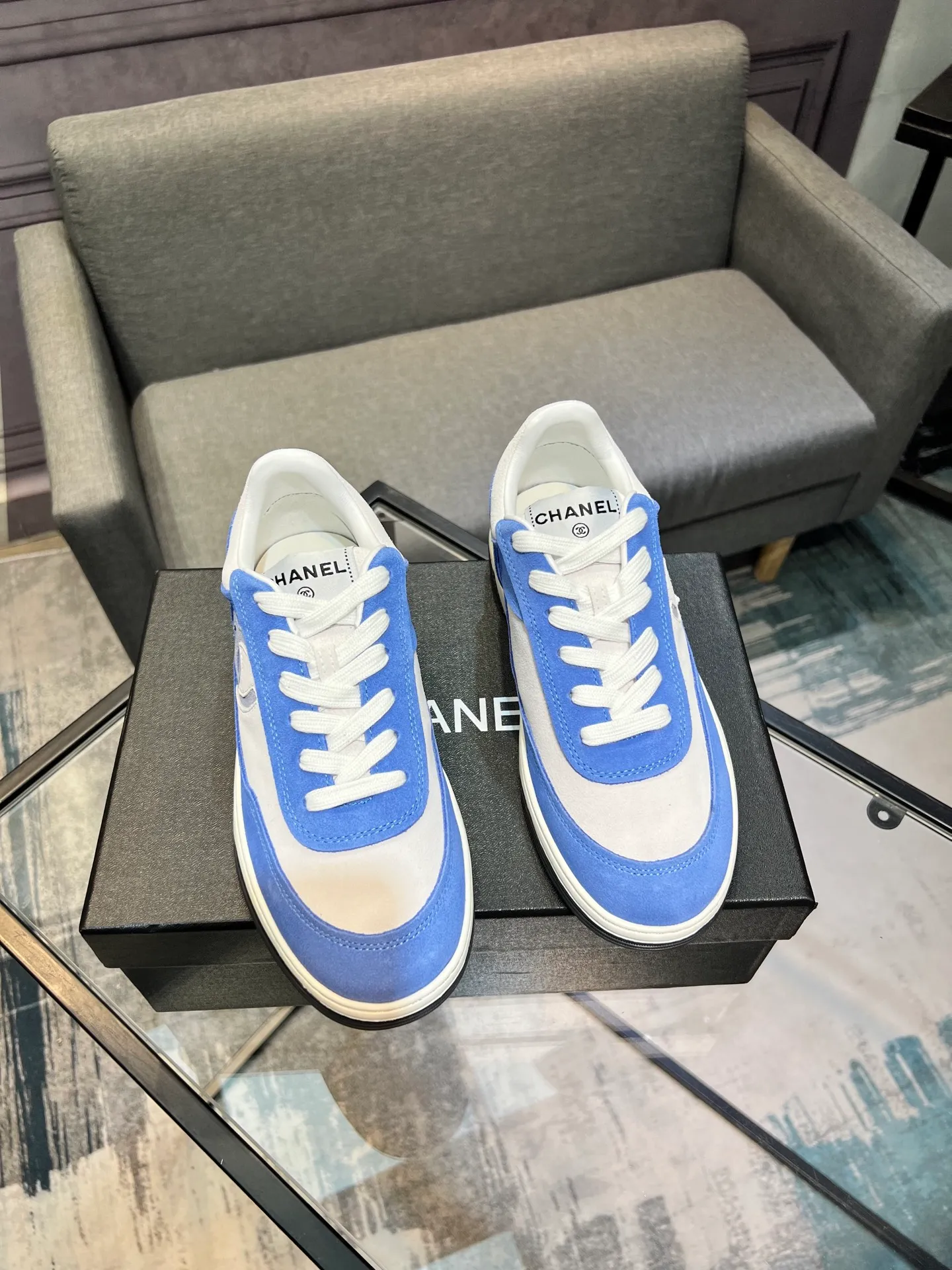 Men's men's shoes 💰620 Exclusive real shot (top version) CHANEL Chanel's new panda sneakers Panda shoes Chanel 2025ss color matching thick-soled casual sports shoes sneakers Counter synchronization The counter is very popular Very difficult to buy a shoe The most popular thick-soled panda shoes on the Internet It is obvious that Xiaoxiang control cannot miss it Simple and versatile white shoes that have both good looks and comfort Thick sole increases height, is super versatile and can be worn with eyes closed😍 Whoever wears it will look better. Upper: calfskin. Lining: imported sheepskin lining. Outsole: TPU original outsole. Size: 35-44 (41 for women, 40 for men, custom made).